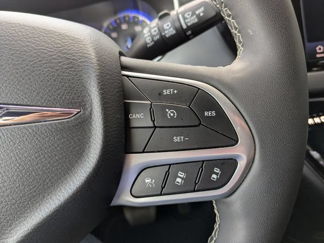 Used 2025 Chrysler Pacifica Select FWD image 22