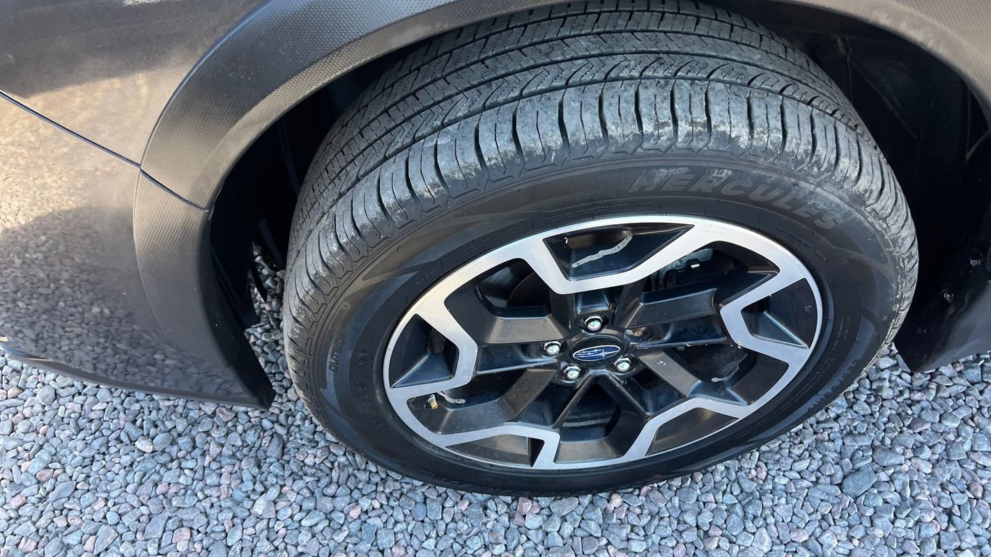 Used 2017 Subaru Crosstrek 2.0i Premium w/ Moonroof Package image 23