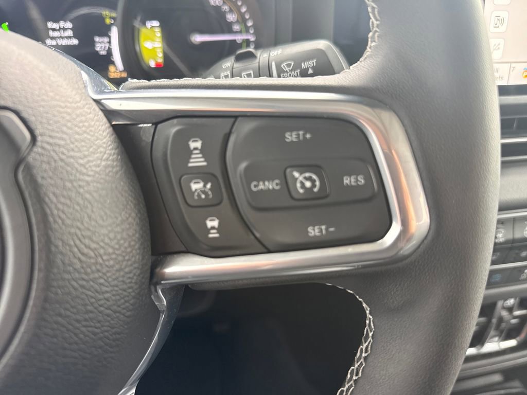 Used 2025 Jeep Wrangler Unlimited Sahara AWD/4WD image 17