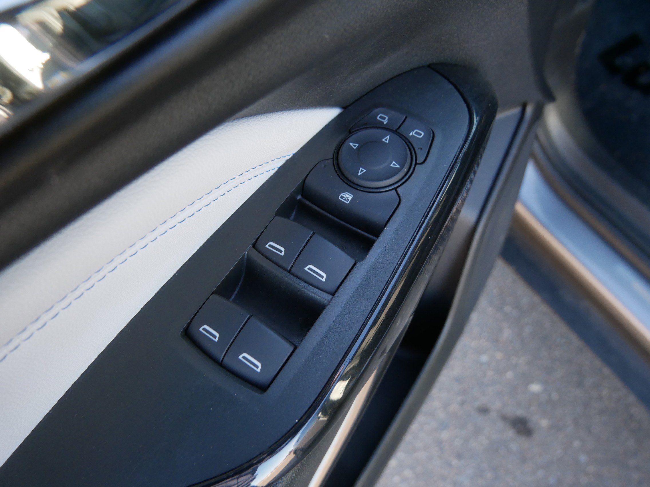 Used 2025 Chevrolet Trax LT w/ LT Convenience Package image 21