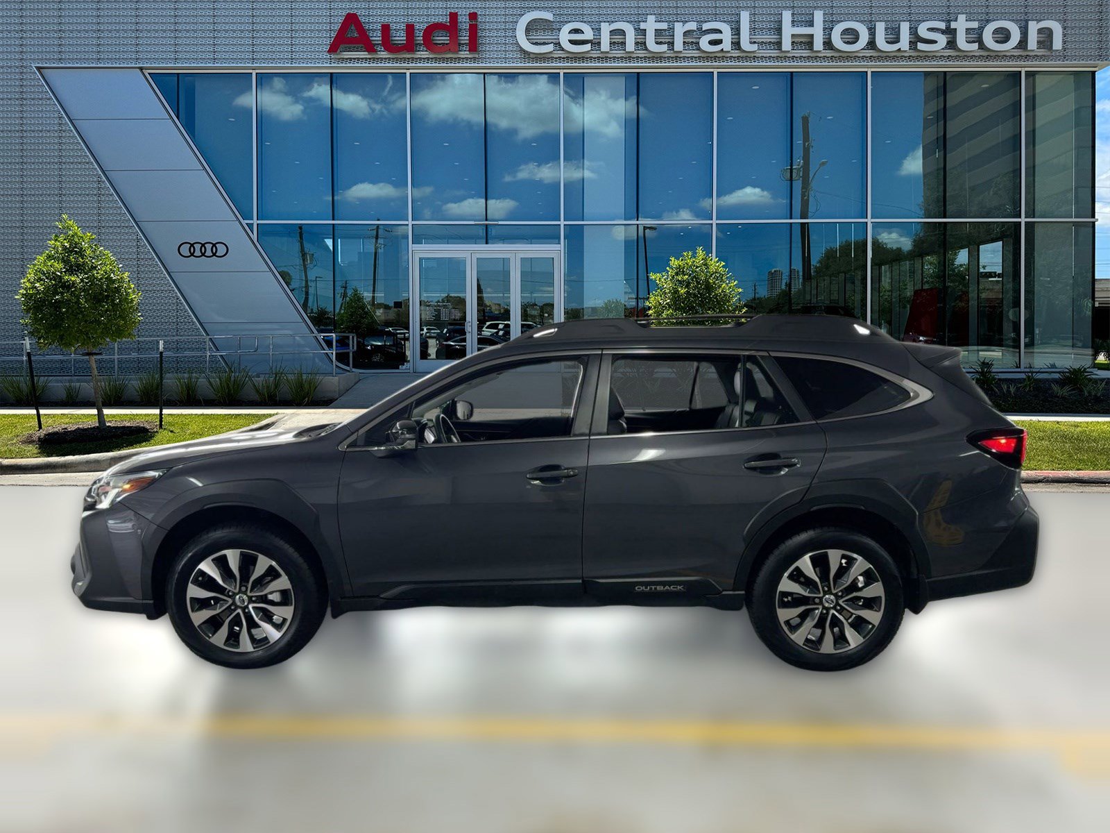 Used 2023 Subaru Outback Limited image 2