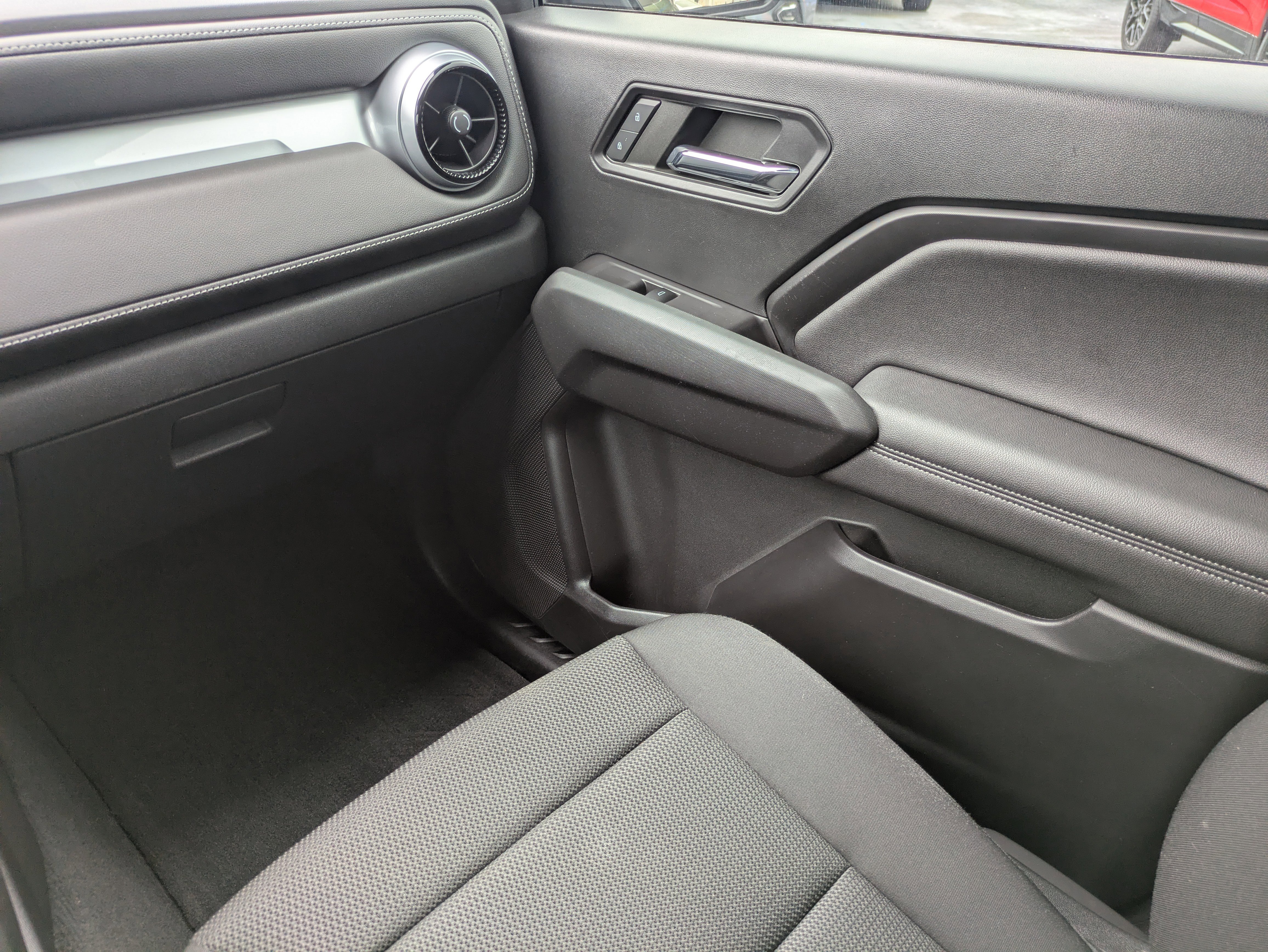 Used 2023 Chevrolet Colorado LT w/ LT Convenience Package II image 9