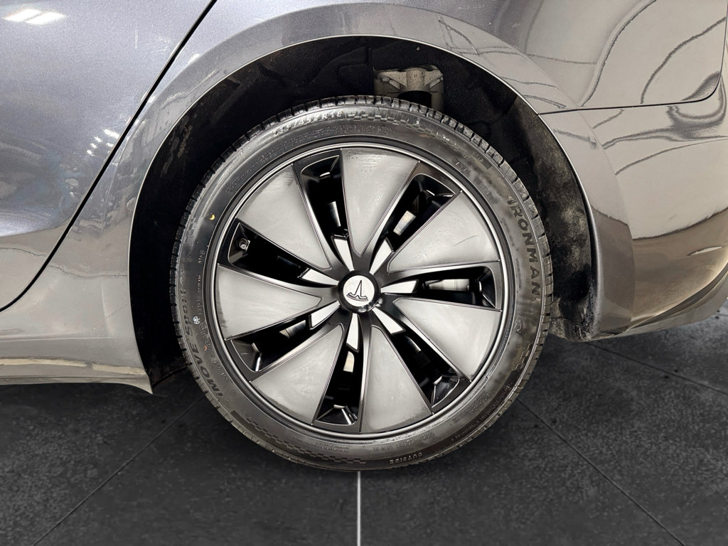 Used 2025 Tesla Model 3 Long Range AWD/4WD image 32