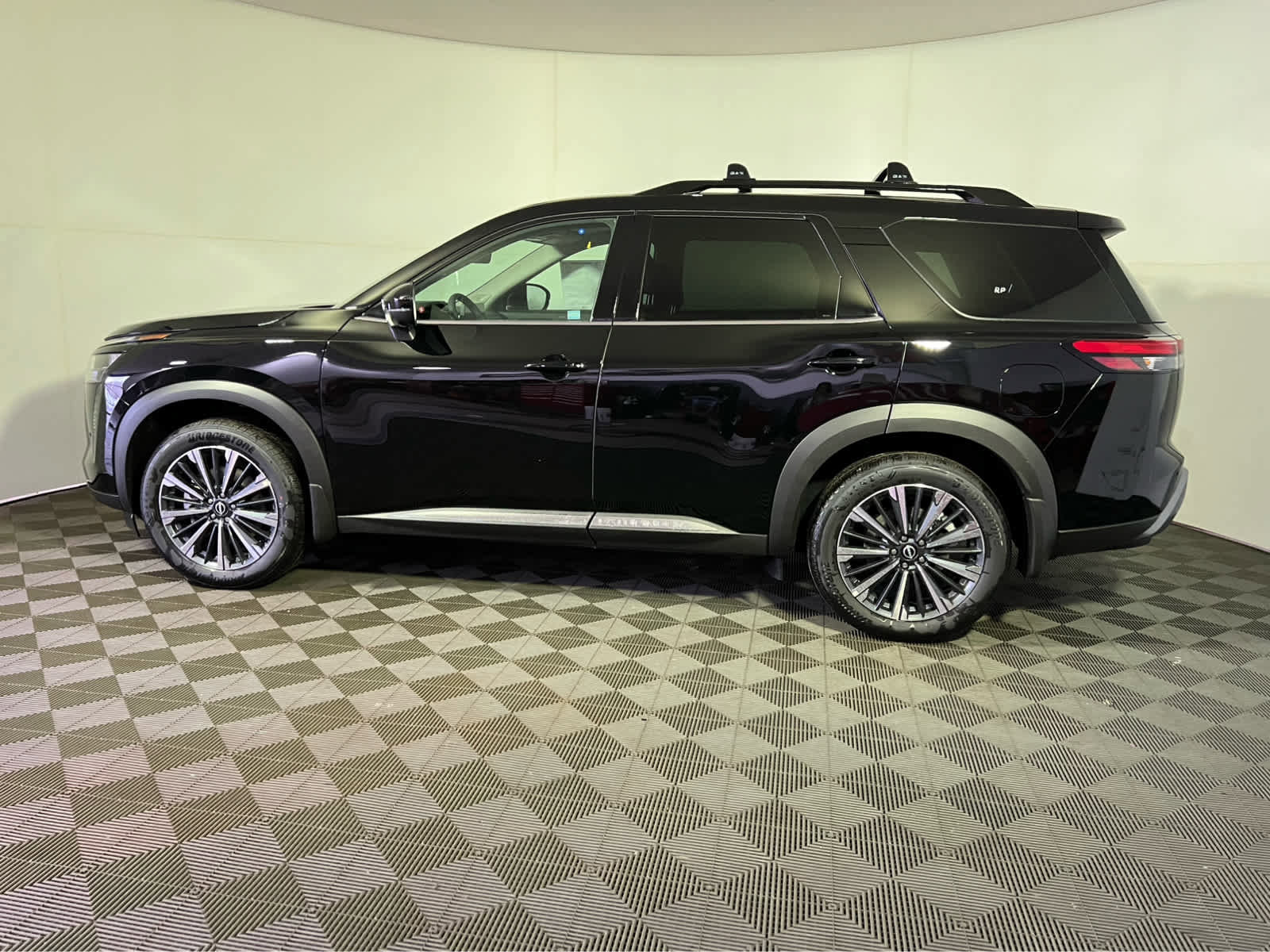 New 2026 Nissan Pathfinder Platinum image 4
