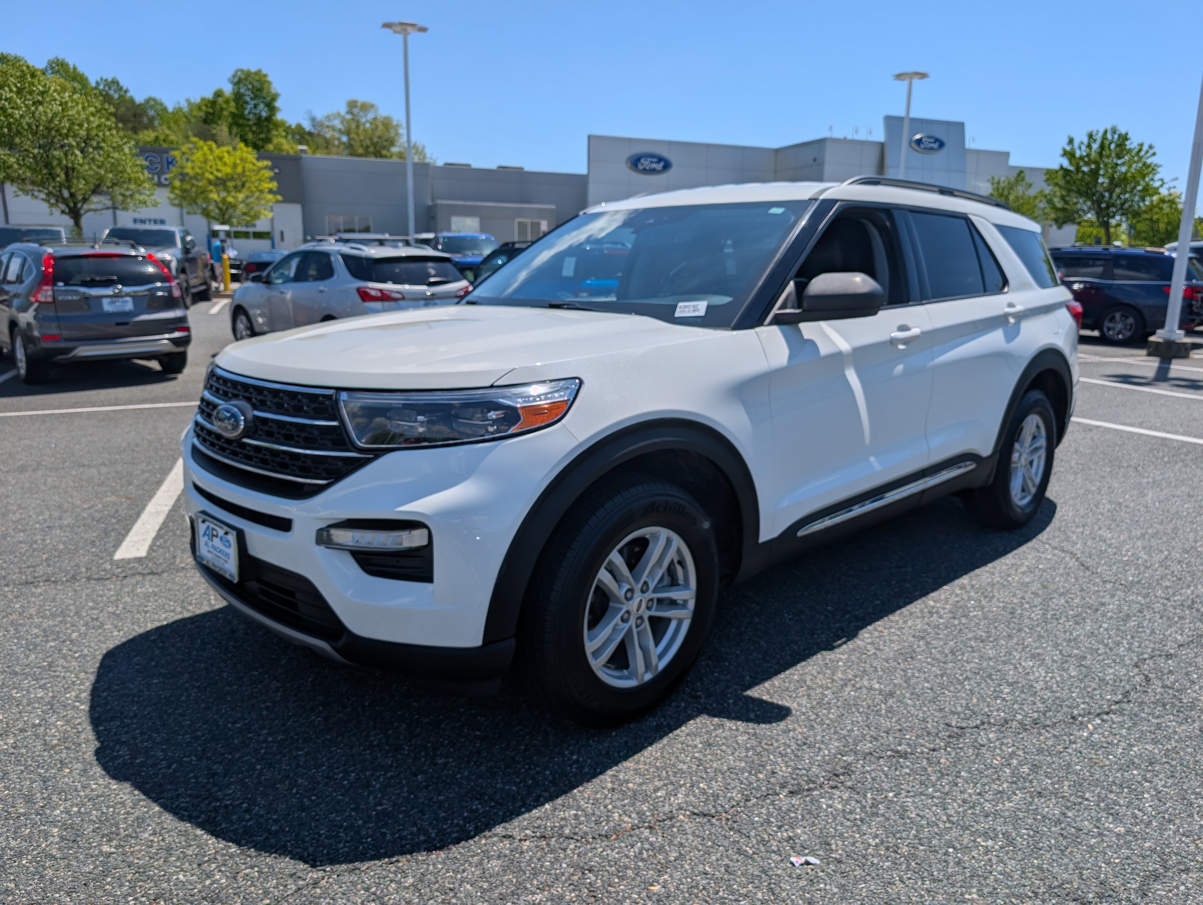 Used 2022 Ford Explorer XLT w/ Equipment Group 202A AWD/4WD image 7