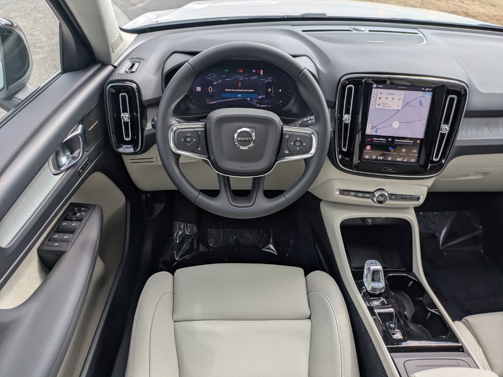 New 2026 Volvo XC40 B4 Plus w/ Climate Package FWD image 17