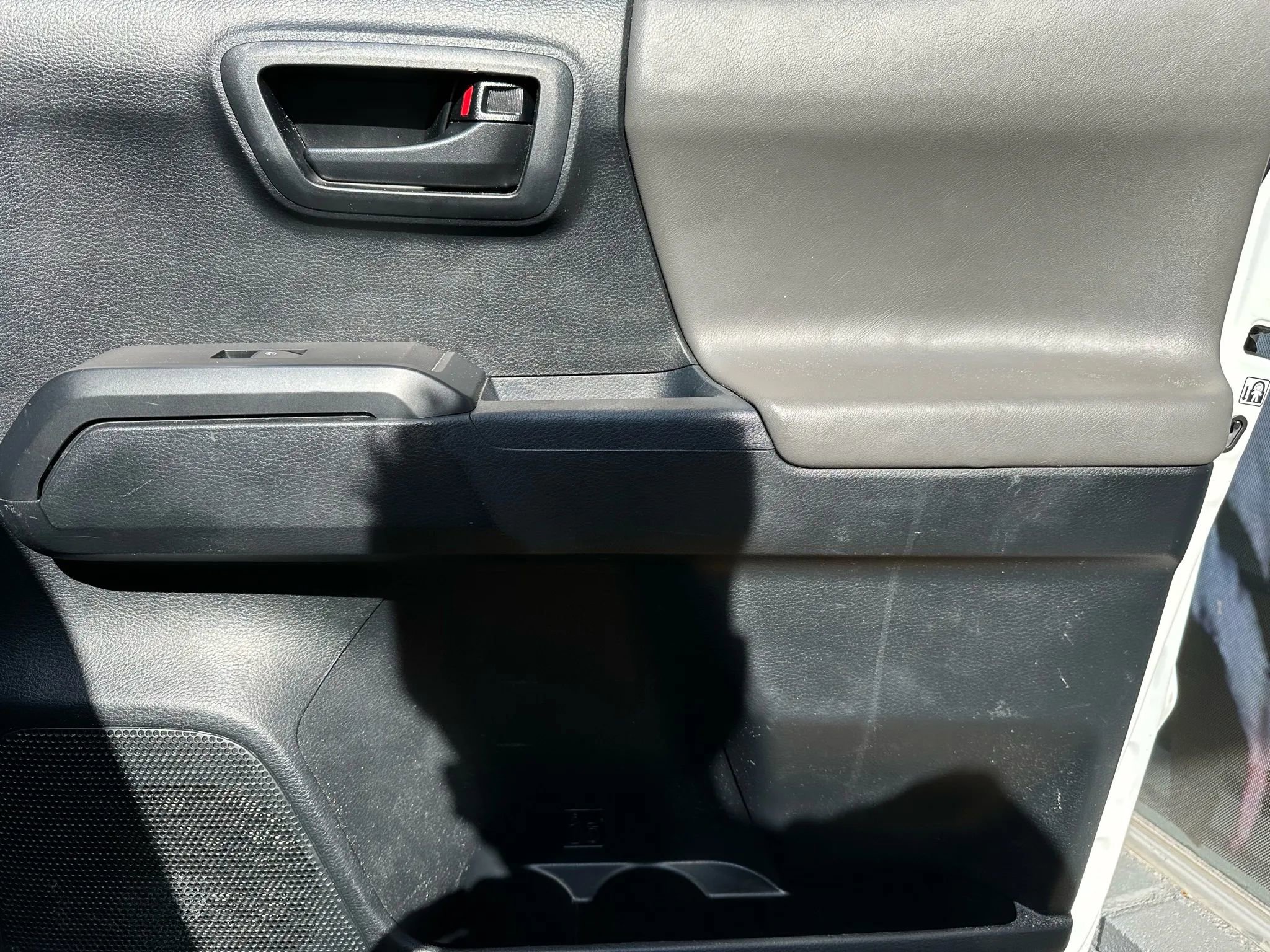 Used 2017 Toyota Tacoma SR image 13