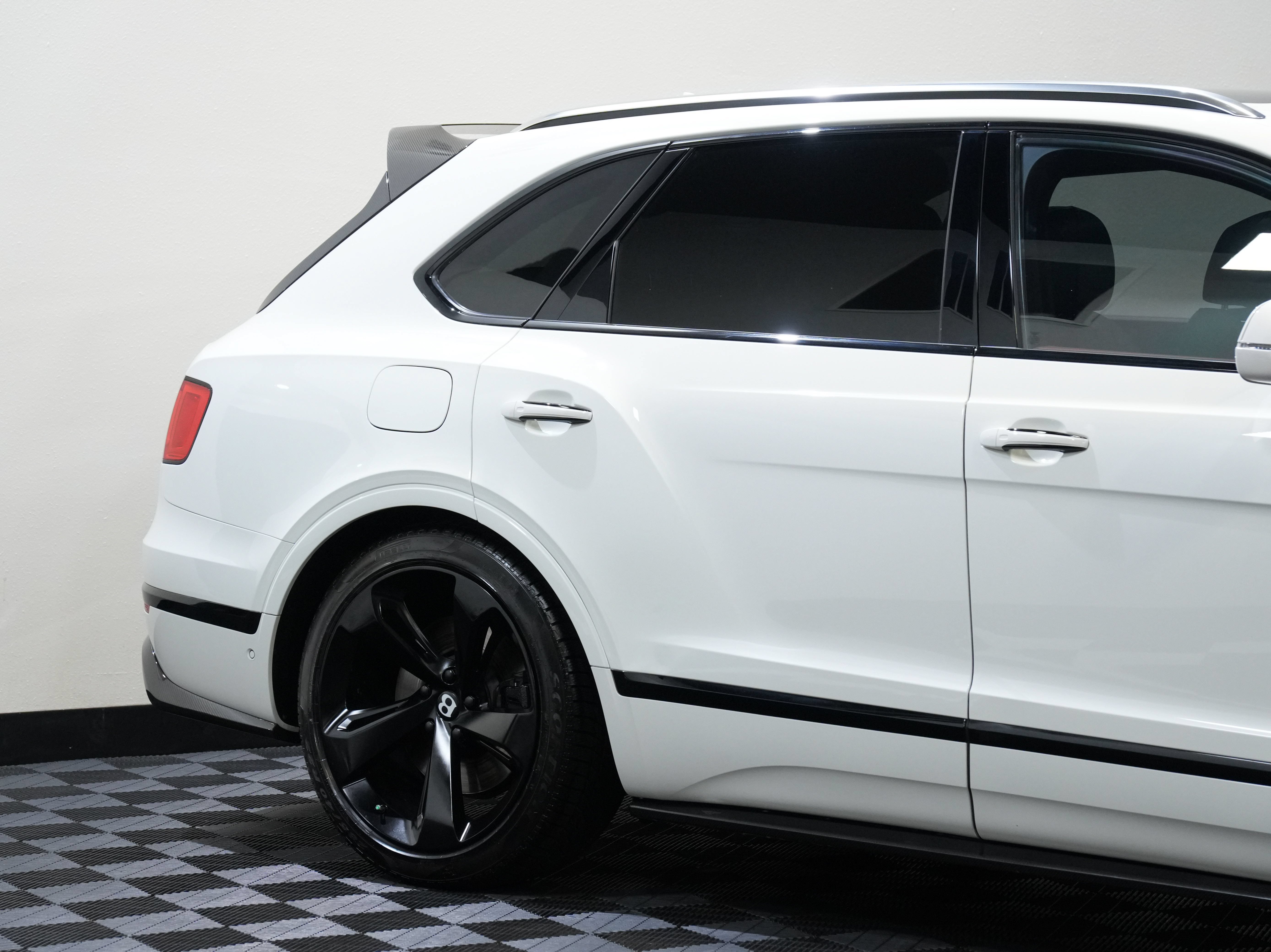 Used 2018 Bentley Bentayga AWD/4WD image 15