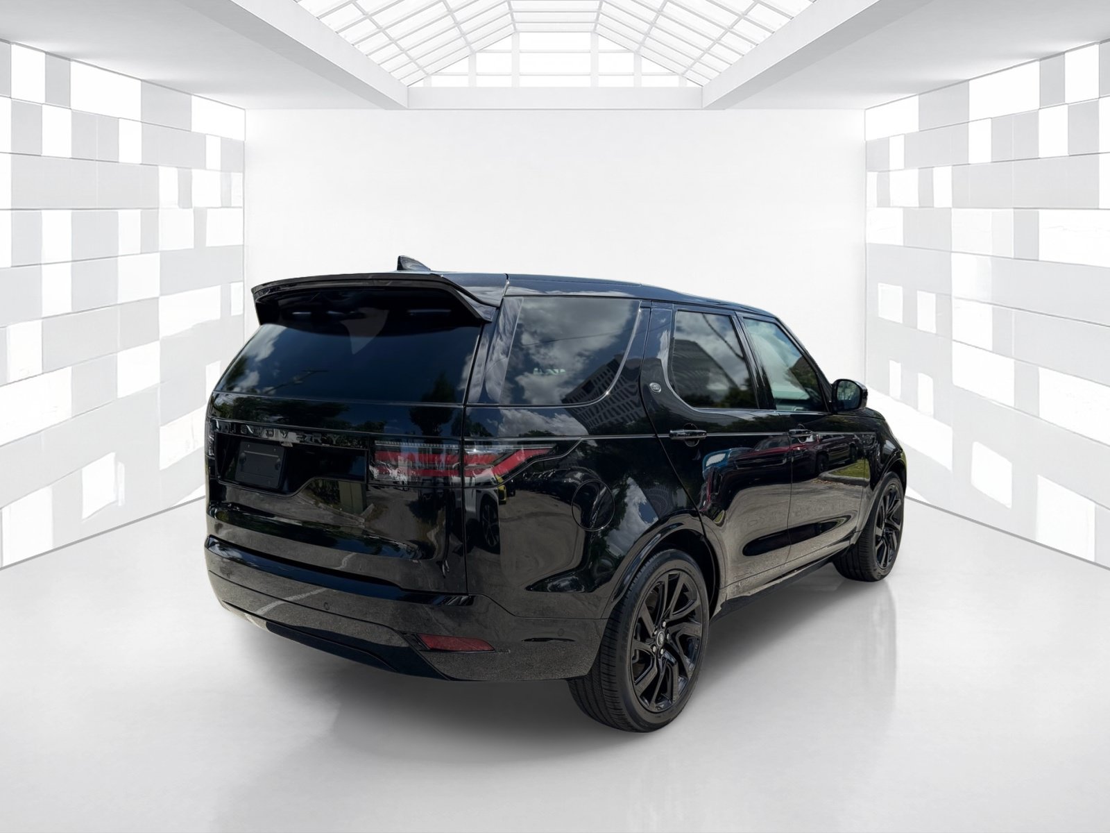 Used 2024 Land Rover Discovery Dynamic SE AWD/4WD image 7