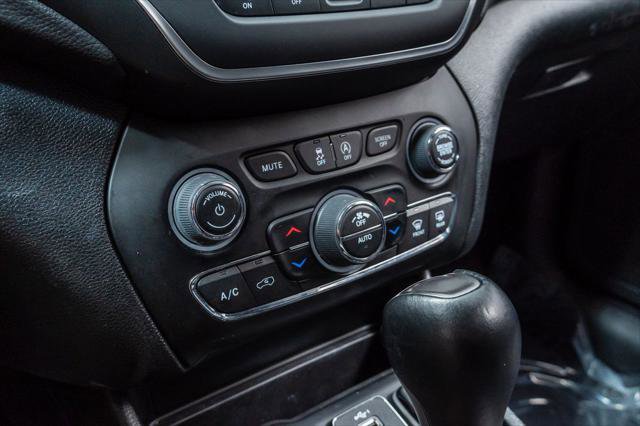 Used 2023 Jeep Cherokee Altitude Lux AWD/4WD image 18