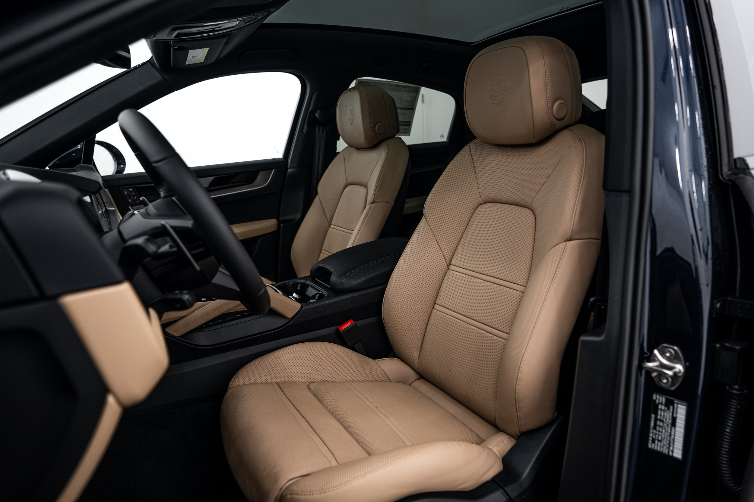 New 2026 Porsche Cayenne Coupe AWD/4WD image 21
