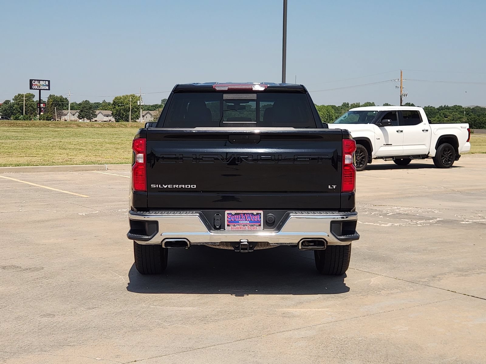 Used 2020 Chevrolet Silverado 1500 LT AWD/4WD image 8