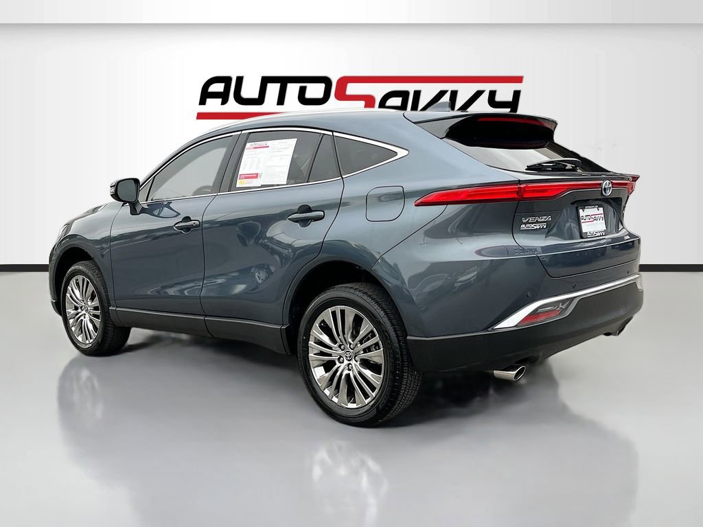 Used 2024 Toyota Venza XLE image 5