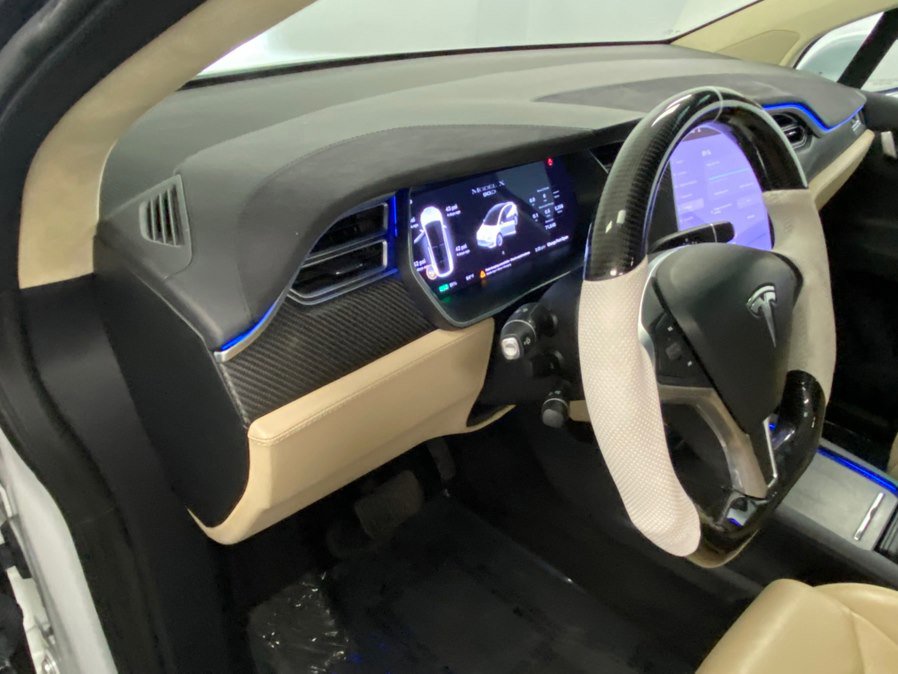 Used 2017 Tesla Model X 90D image 33