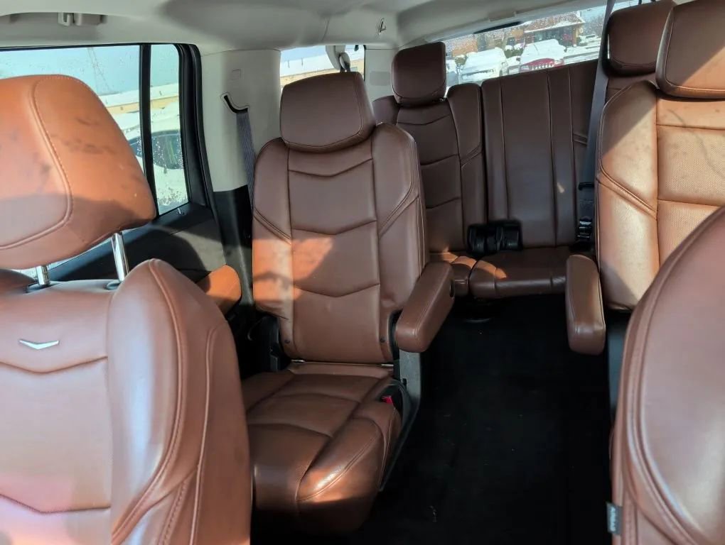 Used 2017 Cadillac Escalade ESV Premium Luxury image 6