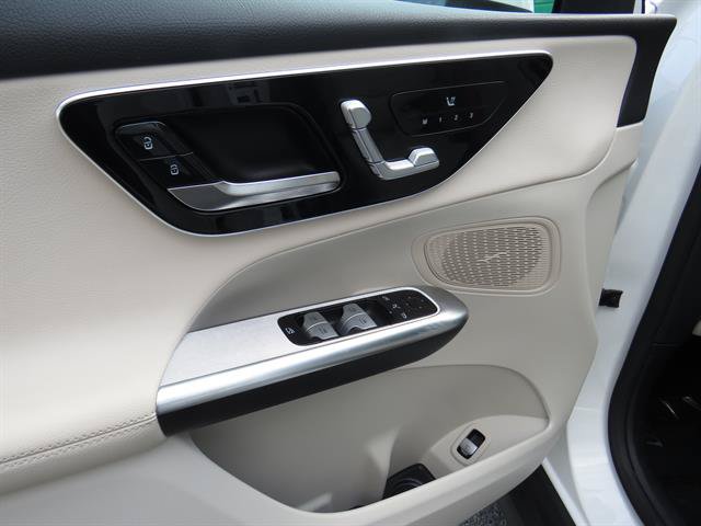 Used 2026 Mercedes-Benz GLC 300 4MATIC image 9