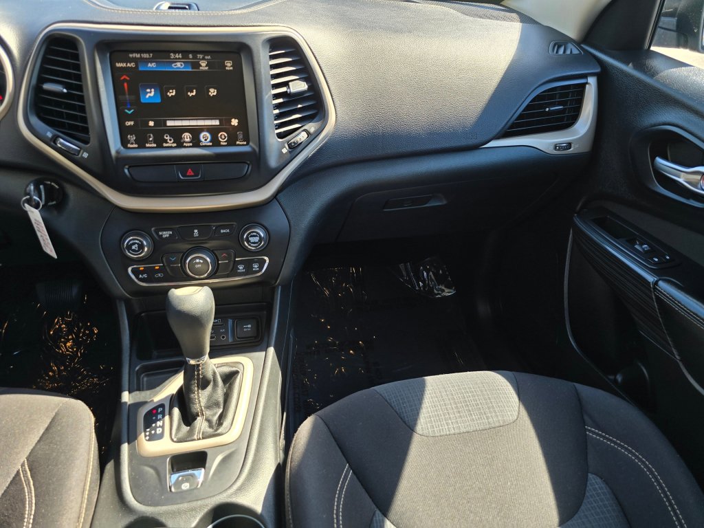 Used 2016 Jeep Cherokee Latitude FWD image 4