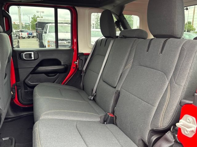 Used 2024 Jeep Wrangler Unlimited Sahara AWD/4WD image 29