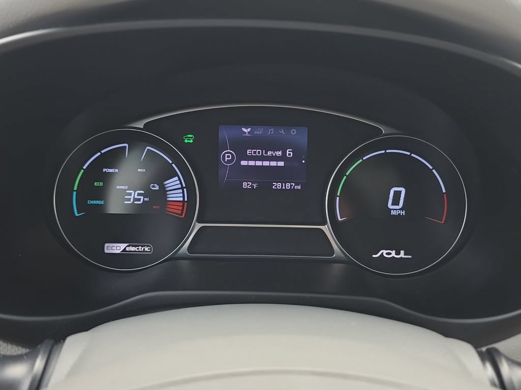 Used 2017 Kia Soul EV + w/ Sun & Fun Package FWD image 10