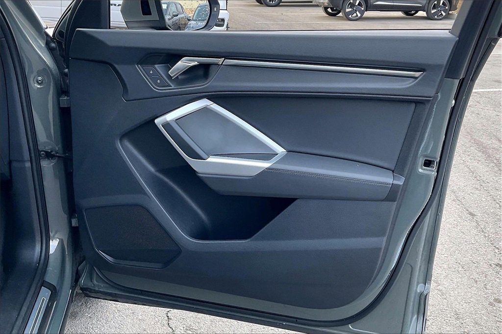 Used 2025 Audi Q3 2.0T Premium image 23