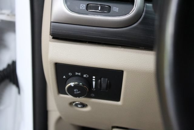 Used 2022 Jeep Grand Cherokee Laredo E AWD/4WD image 12