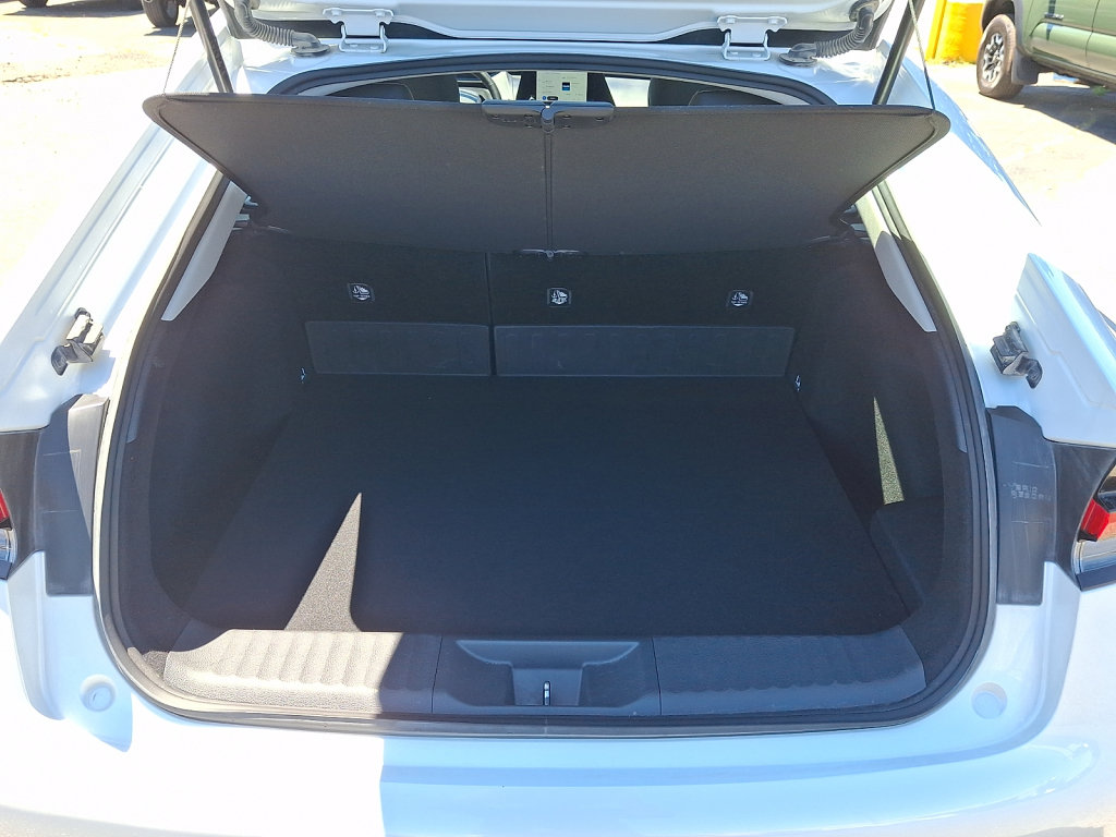 Used 2024 Toyota Prius XLE AWD/4WD image 18