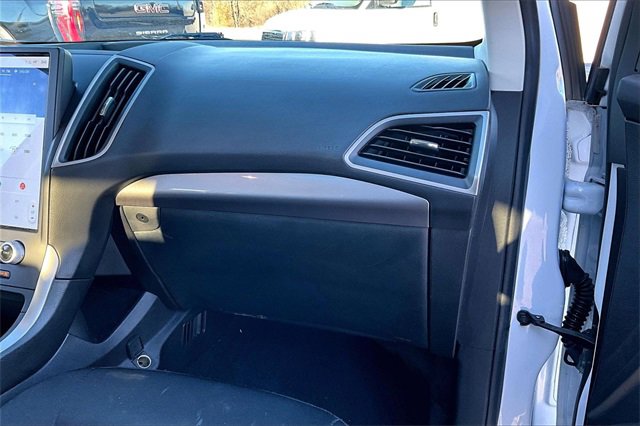 Used 2021 Ford Edge SE image 26