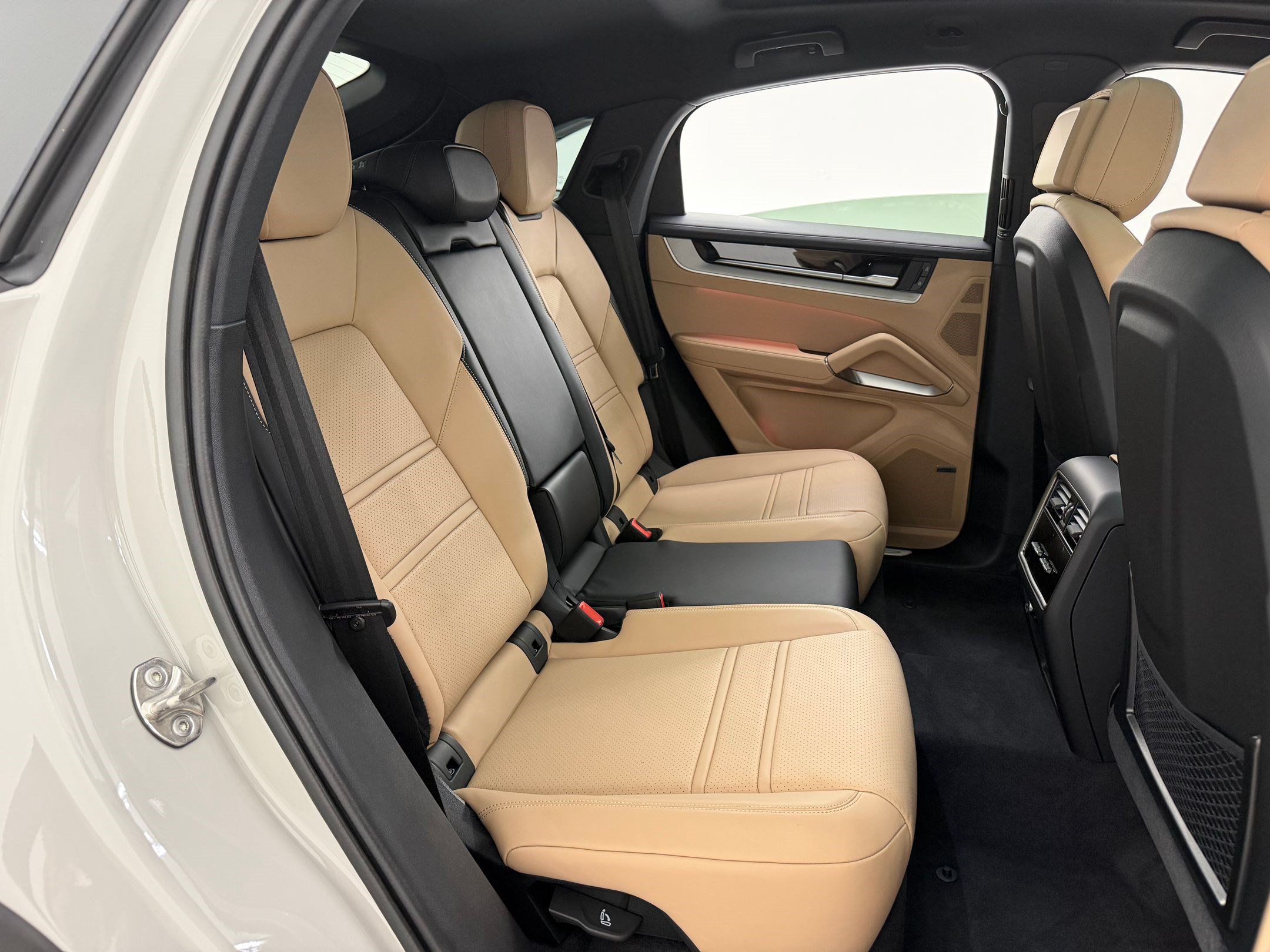 New 2026 Porsche Cayenne Coupe AWD/4WD image 34