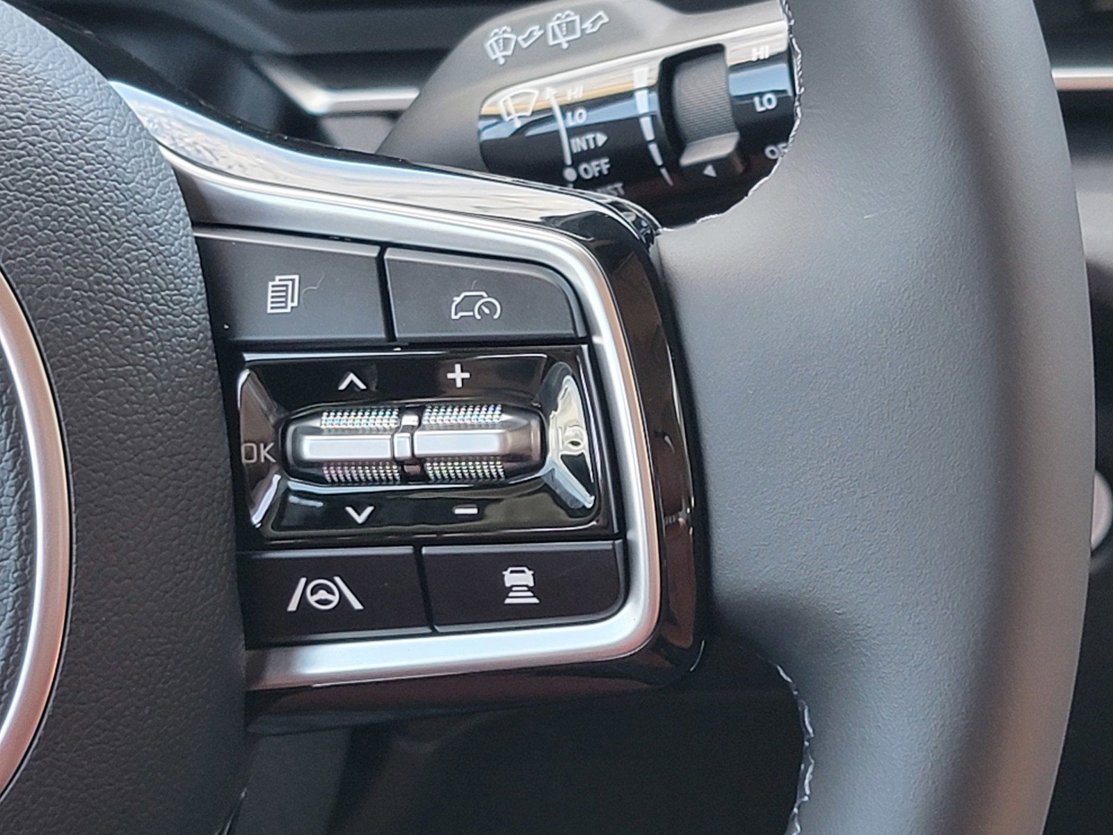 New 2026 Kia Carnival EX image 29