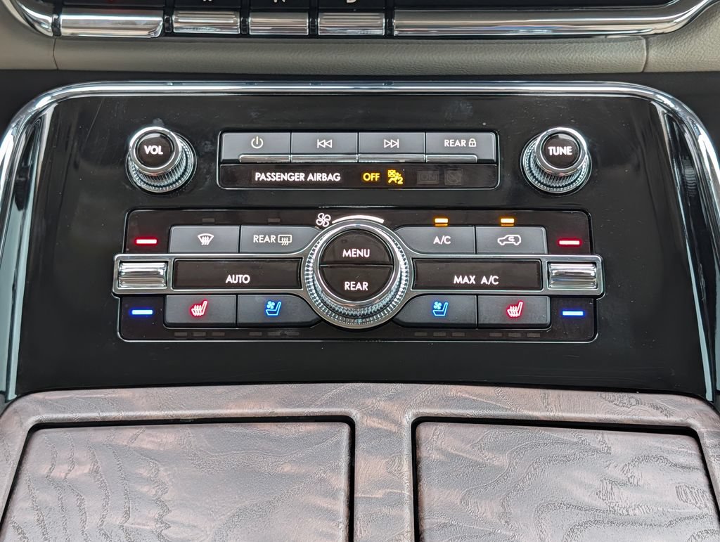 Used 2024 Lincoln Navigator L Reserve AWD/4WD image 19