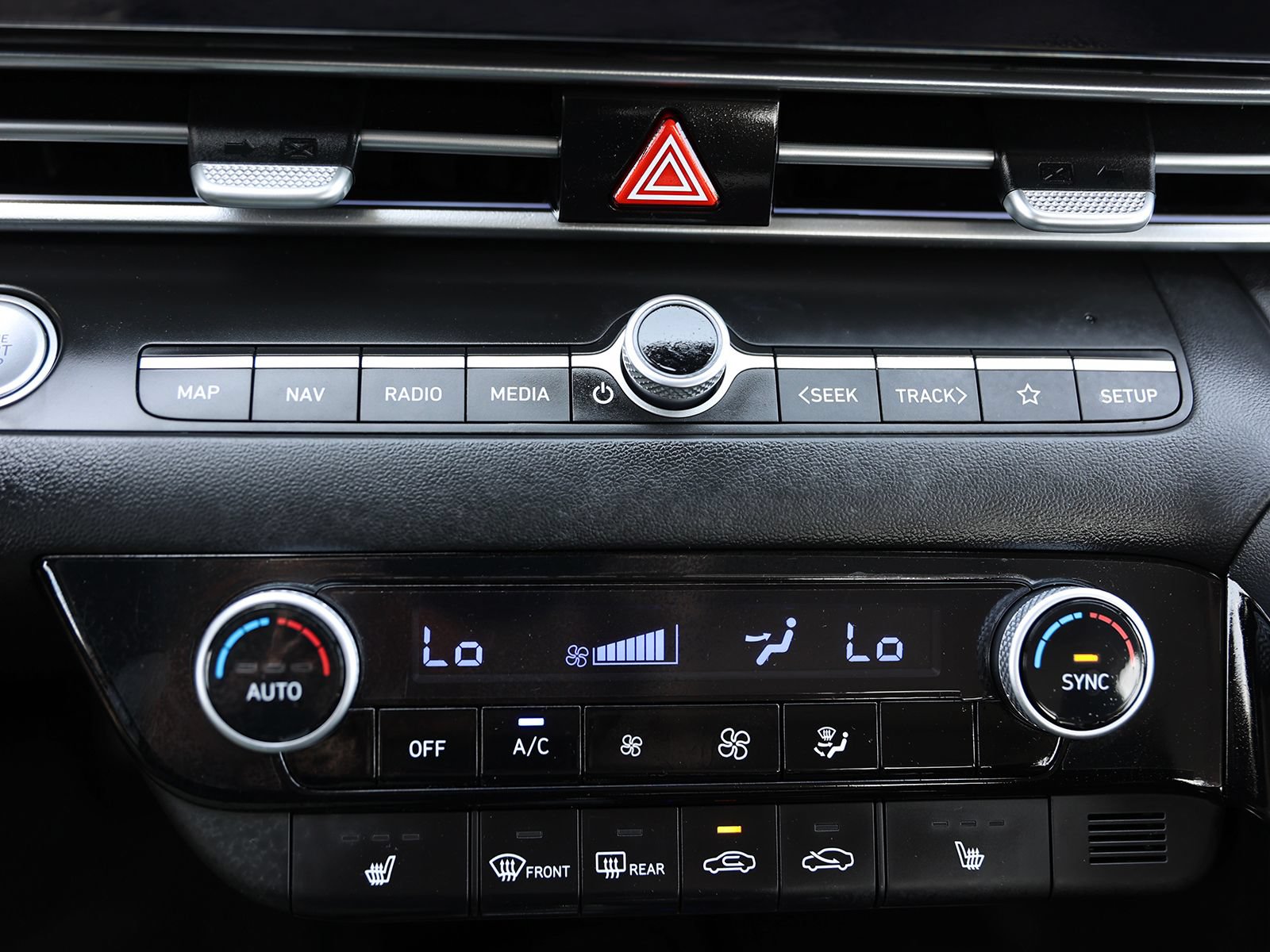 Certified 2025 Hyundai Elantra SEL FWD image 23