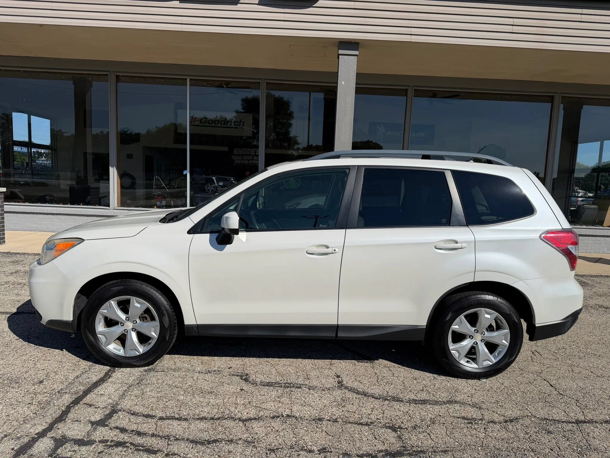 Used 2015 Subaru Forester 2.5i Premium w/ All-Weather Package AWD/4WD image 2