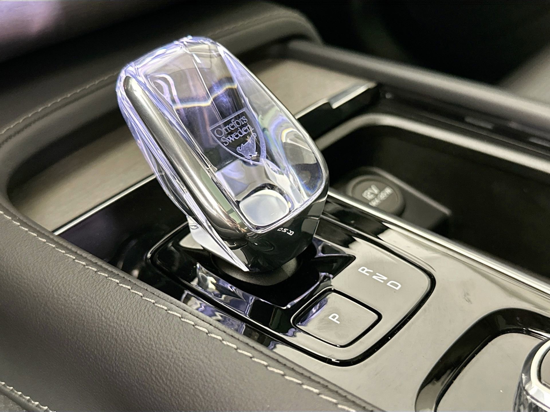 Certified 2023 Volvo XC90 B6 Ultimate w/ Protection Package Premier image 17