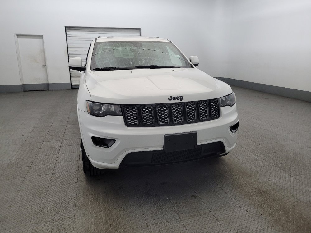 Used 2017 Jeep Grand Cherokee Altitude image 14