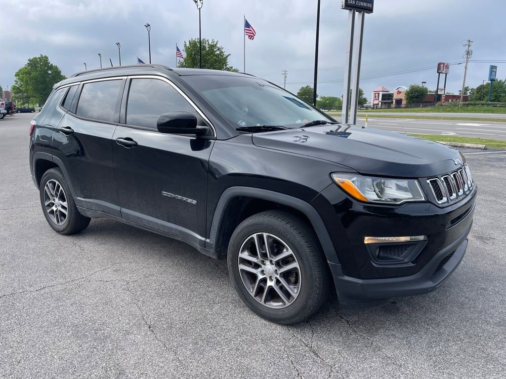 Used 2018 Jeep Compass Latitude w/ Popular Equipment Group AWD/4WD image 2