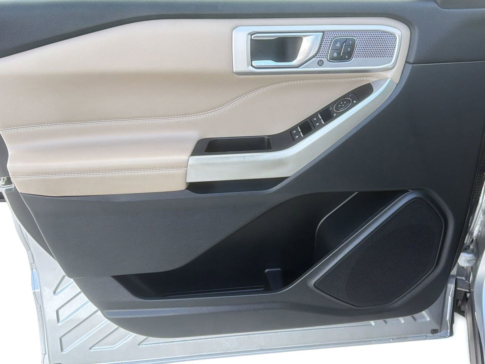 Used 2021 Ford Explorer Limited w/ Equipment Group 301A image 13