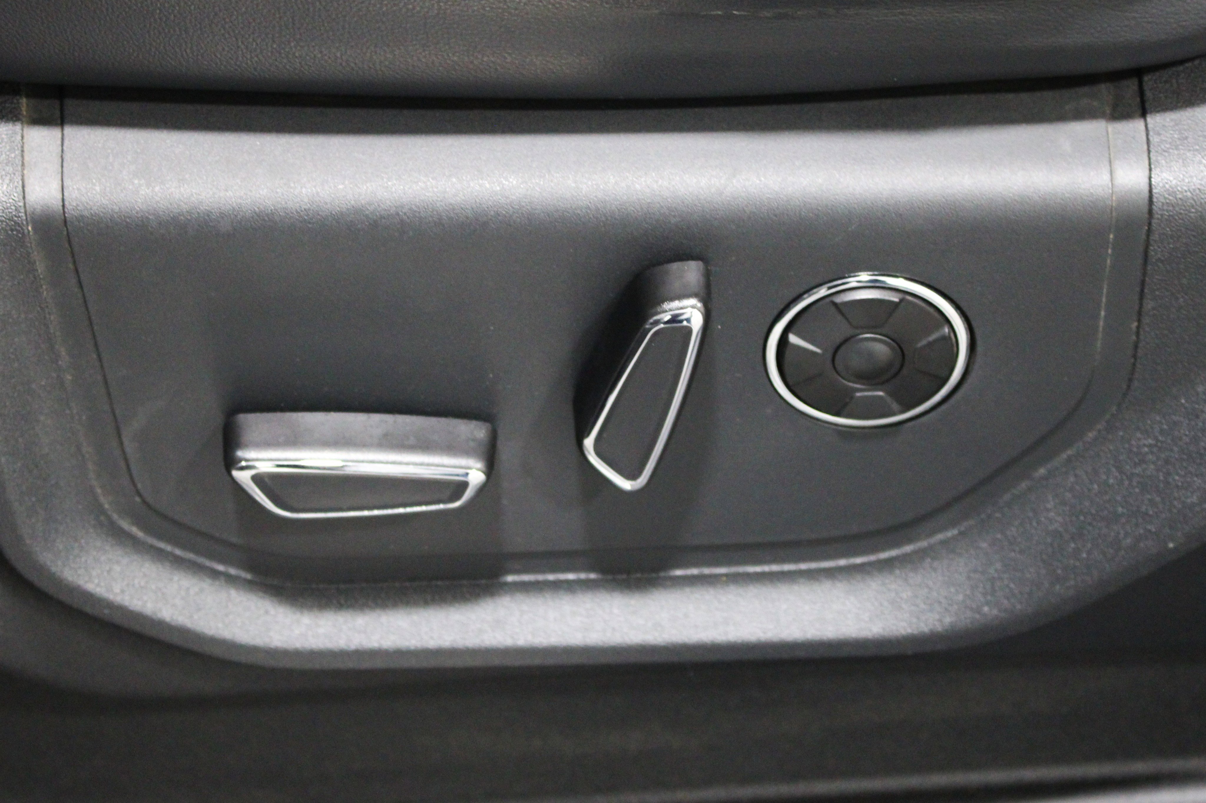 Used 2022 Ford F350 Platinum AWD/4WD image 5