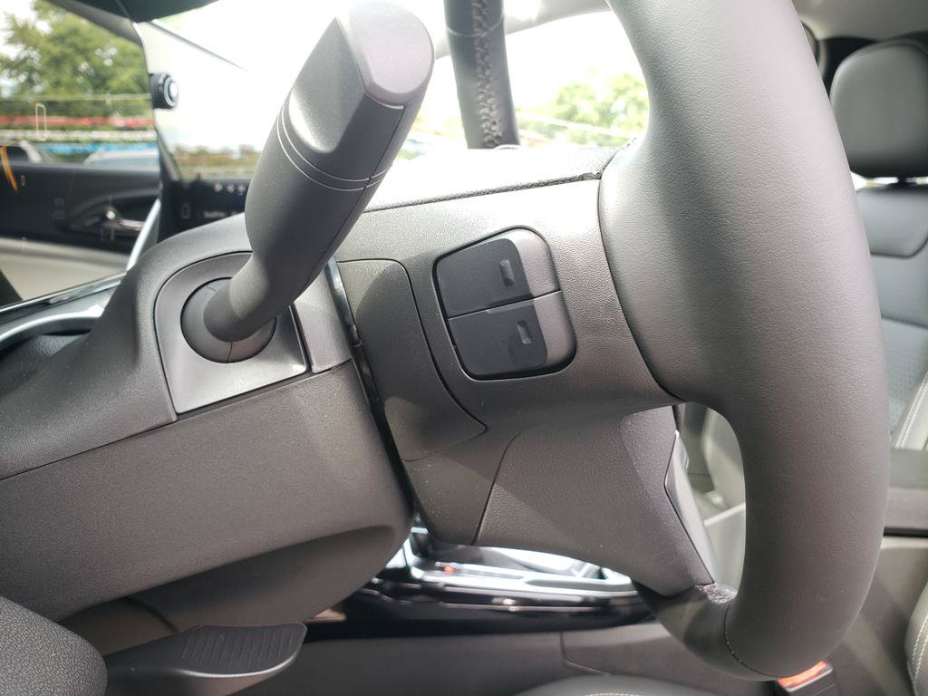 New 2026 Chevrolet Trax LT w/ Sunroof Package FWD image 26