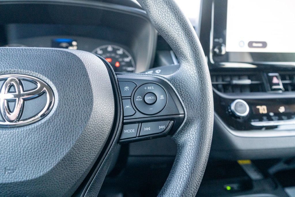 Used 2025 Toyota Corolla LE w/ LE Premium Package image 26