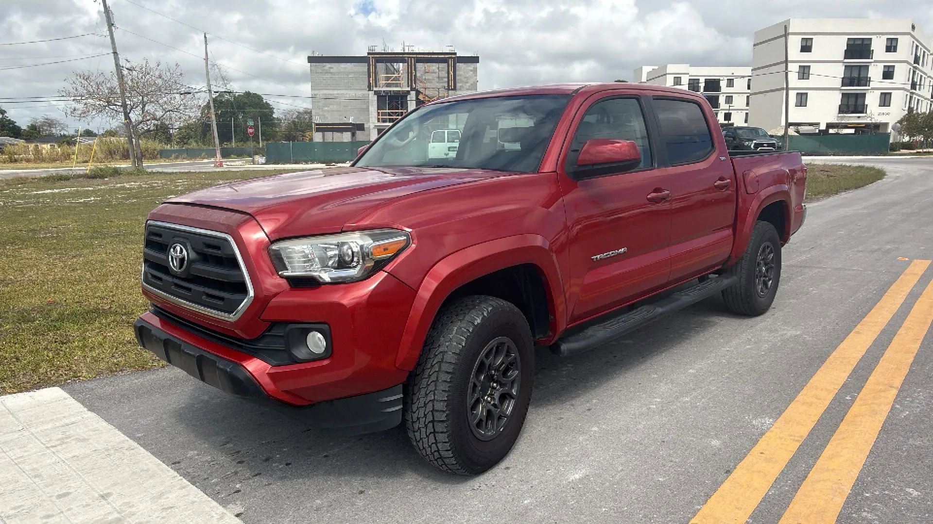 Used 2017 Toyota Tacoma SR5 w/ Exterior Package AWD/4WD image 1