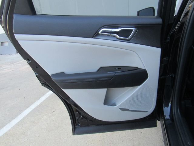 Used 2023 Kia Sportage EX image 18