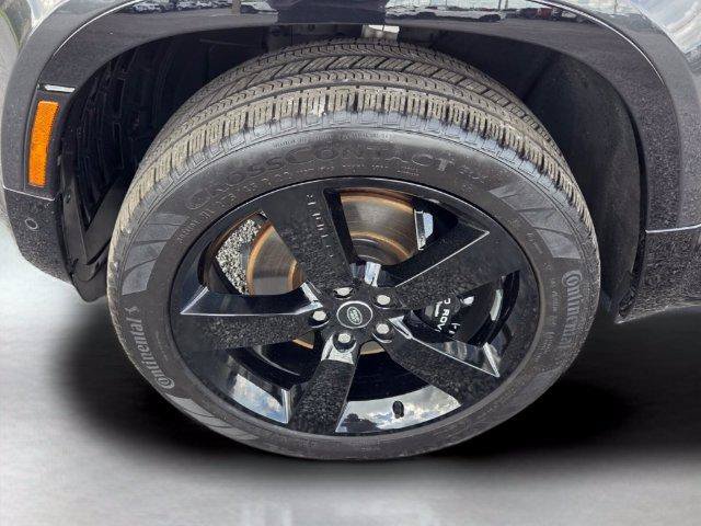 Used 2025 Land Rover Defender 110 V8 AWD/4WD image 9