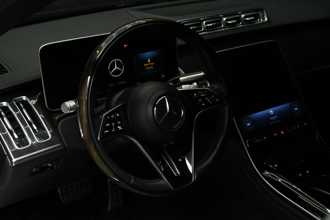 Used 2022 Mercedes-Benz S 580 4MATIC Sedan w/ AMG Line Package image 18