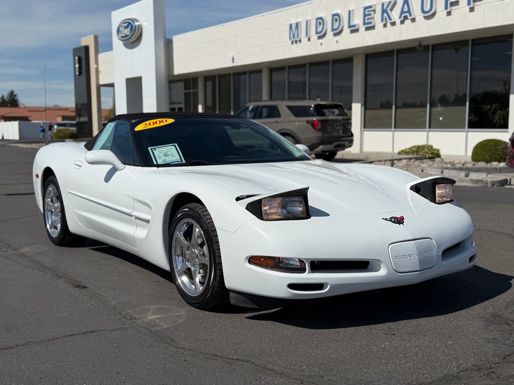 Used 2000 Chevrolet Corvette Convertible image 2