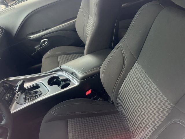 Used 2017 Dodge Challenger SXT RWD image 3