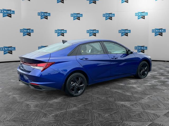 Used 2023 Hyundai Elantra SEL image 5
