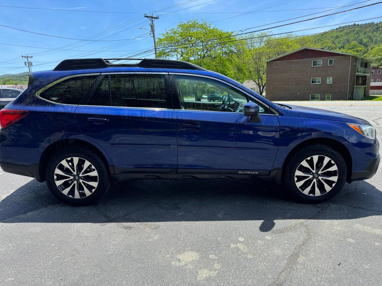 Used 2017 Subaru Outback 2.5i Limited AWD/4WD image 3