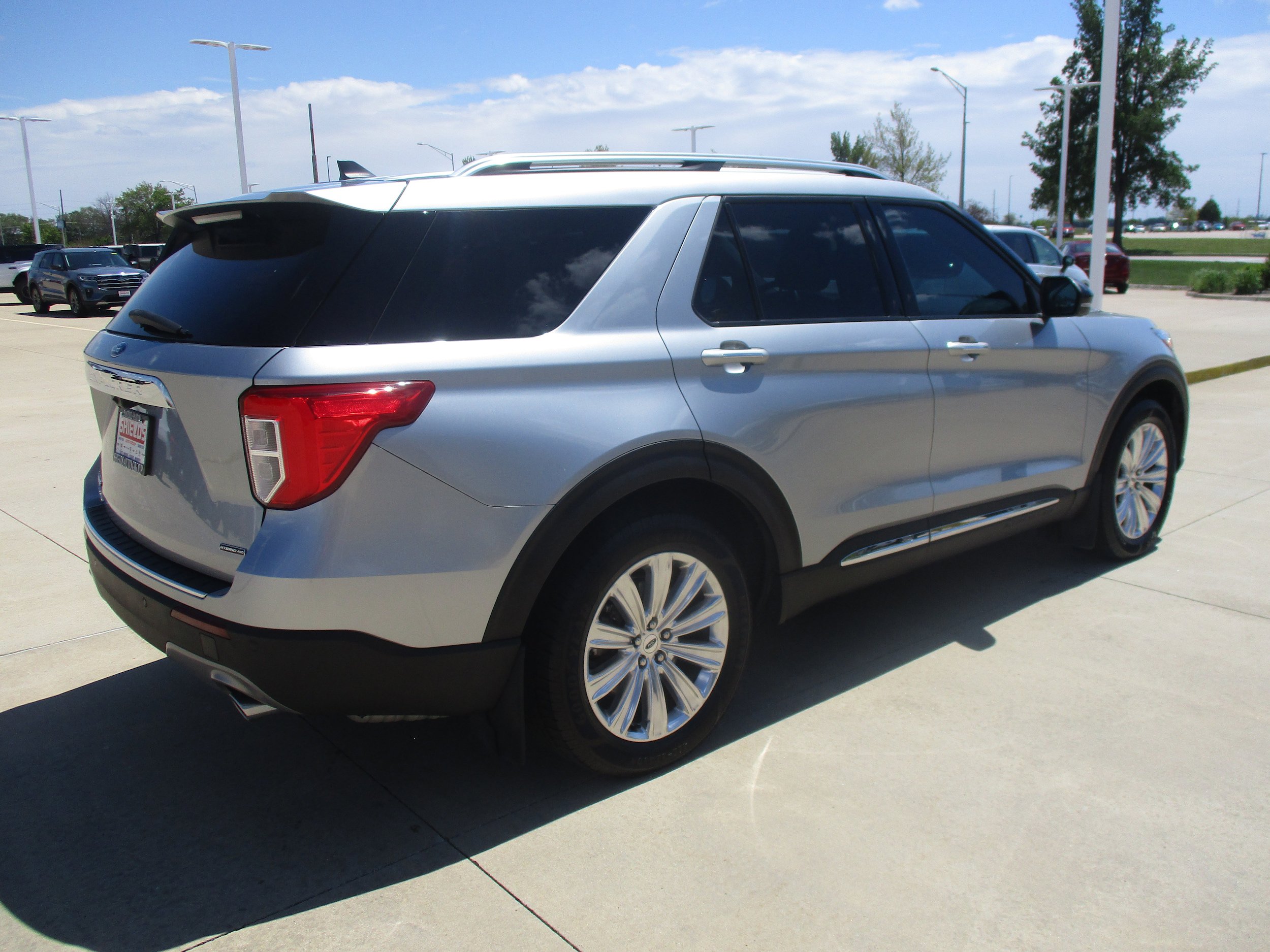 Used 2022 Ford Explorer Limited w/ Hybrid Equipment Group 310A AWD/4WD image 7