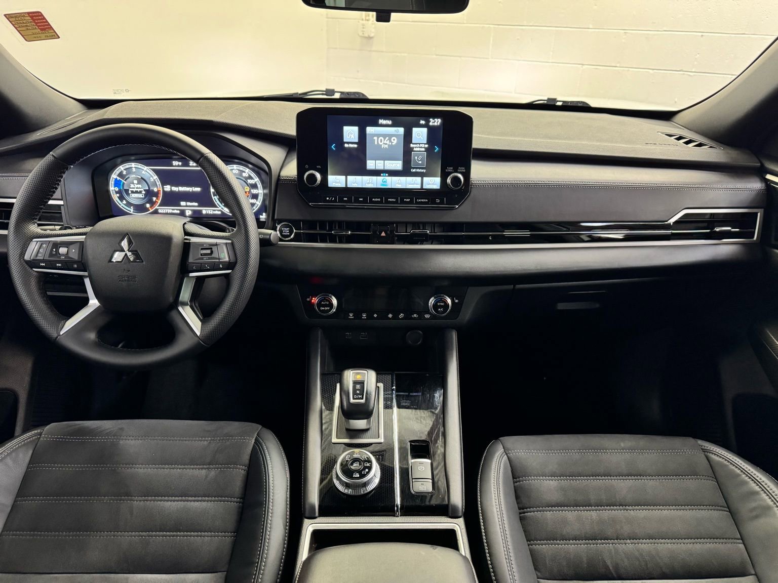 Used 2023 Mitsubishi Outlander SE Black Edition image 17