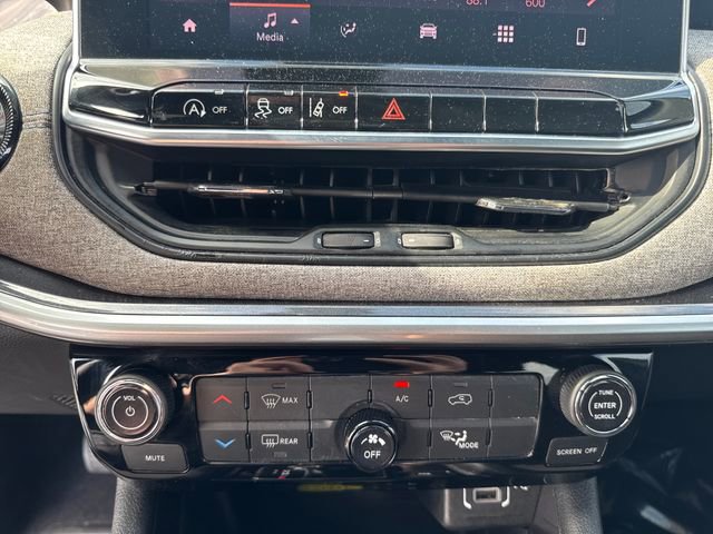 Used 2024 Jeep Compass Sport image 22